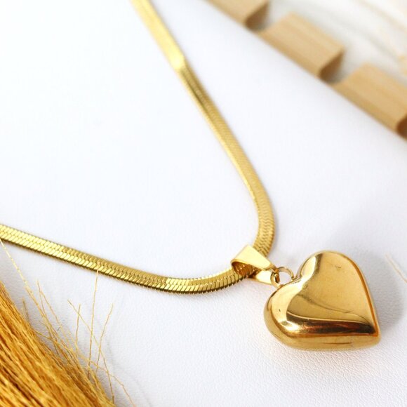 Stylish Stainless Steel Herringbone Heart Pendant Necklace - Picture 2 of 2